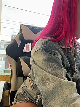 Scarlett firee online show from 12-19-25, 05:04