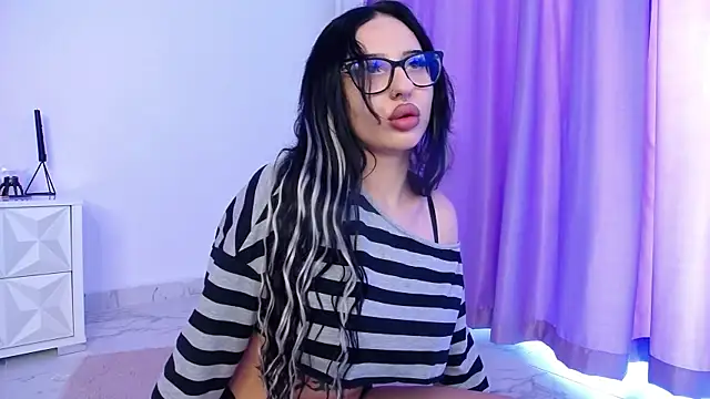 Snapshot of RavenFoxxy chatting on 06-10-26, 06:14 RavenFoxxy online show from 06-10-26, 06:14