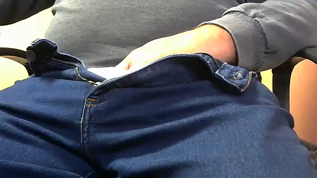 Snapshot of Yoghi65 chatting on 01-13-26, 01:48 Yoghi65 online show from 01-13-26, 01:48