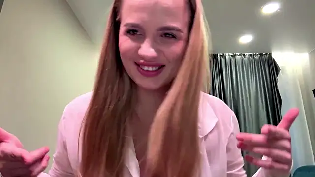 Snapshot of ShirlStyer chatting on 12-17-25, 11:37 ShirlStyer online show from 12-17-25, 11:37