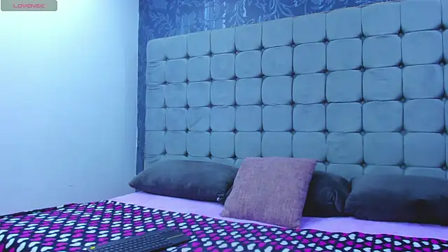 Snapshot of Messy_Karol_ chatting on 01-08-26, 01:39 Messy Karol online show from 01-08-26, 01:39