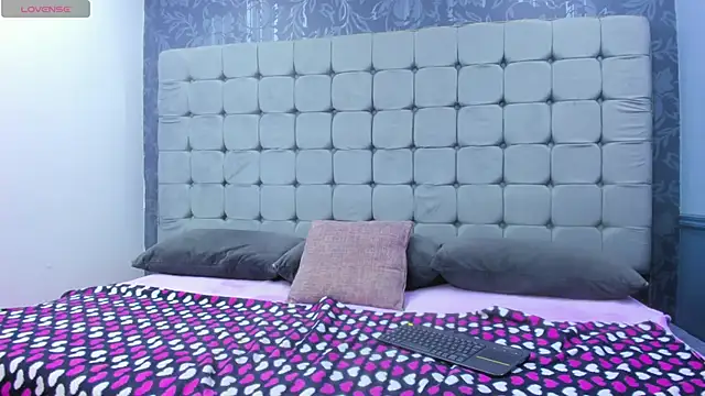 Snapshot of Messy_Karol_ chatting on 12-16-25, 01:59 Messy Karol online show from 12-16-25, 01:59