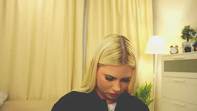 Snapshot of TylerWoody chatting on 12-02-25, 09:00 TylerWoody online show from 12-02-25, 09:00