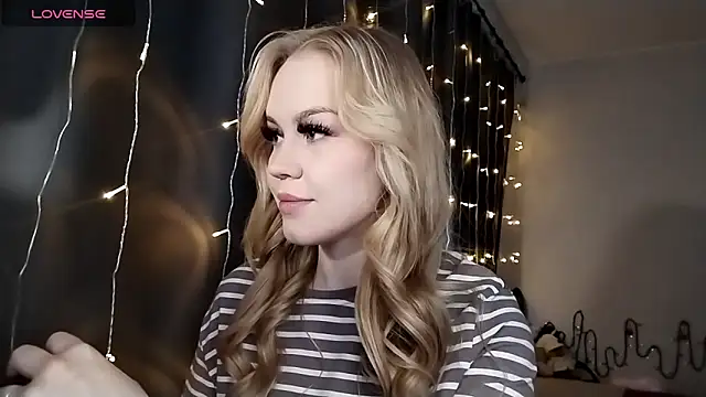 LunaPeony online show from 12-16-25, 06:50