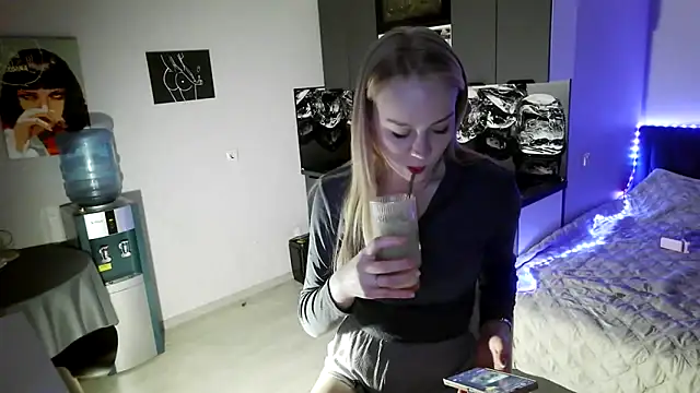 LunaPeony online show from 02-26-26, 04:07