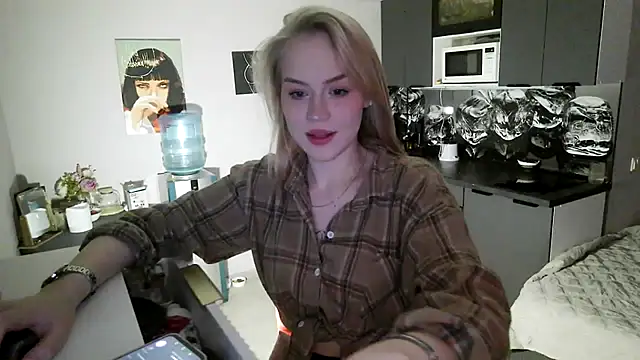 LunaPeony online show from 02-04-26, 04:46