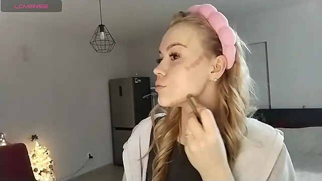 LunaPeony online show from 12-19-25, 09:06