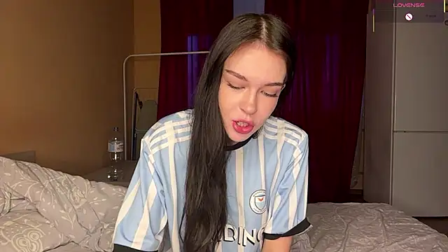 ElliRusk online show from 02-15-26, 04:24