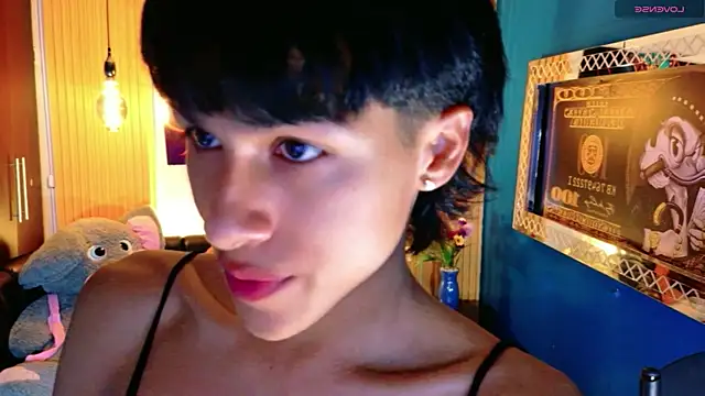Snapshot of StormLuxX chatting on 04-21-26, 02:23 StormLuxX online show from 04-21-26, 02:23