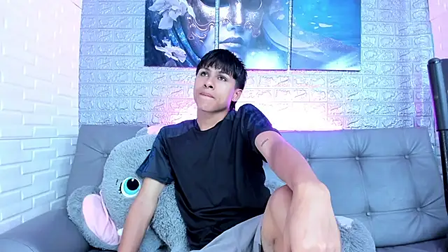 Snapshot of StormLuxX chatting on 02-20-26, 06:32 StormLuxX online show from 02-20-26, 06:32