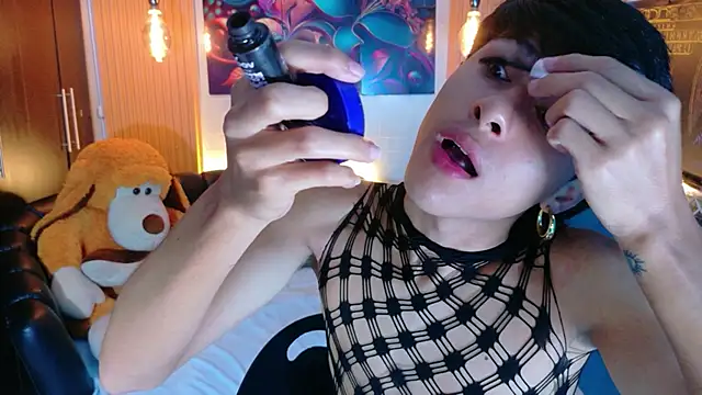 Snapshot of StormLuxX chatting on 04-12-26, 01:47 StormLuxX online show from 04-12-26, 01:47
