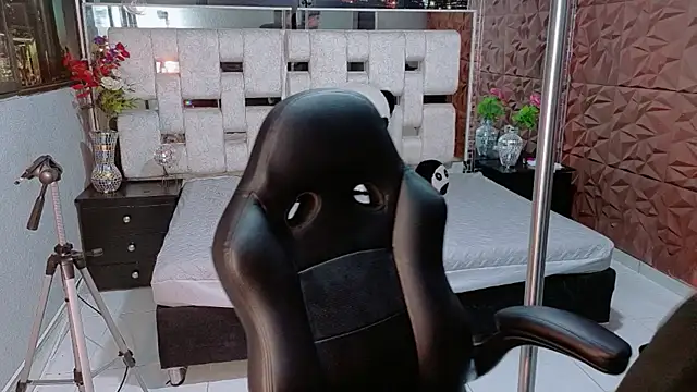 StormLuxX online show from 12-23-25, 04:56