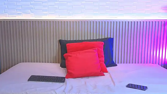 Snapshot of EmyVega chatting on 02-13-26, 10:10 EmyVega online show from 02-13-26, 10:10