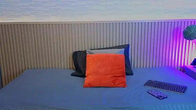 Snapshot of EmyVega chatting on 02-04-26, 09:32 EmyVega online show from 02-04-26, 09:32