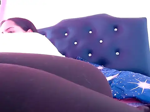 MisNicol online show from 04-08-26, 02:51