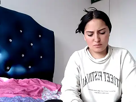 MisNicol online show from 04-07-26, 01:02