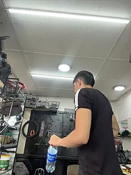 Snapshot of Johan_stick chatting on 12-19-25, 03:36 Johan stick online show from 12-19-25, 03:36