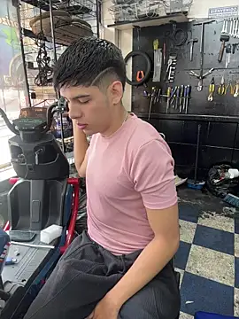 Snapshot of Johan_stick chatting on 12-17-25, 04:01 Johan stick online show from 12-17-25, 04:01