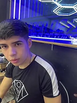 Snapshot of Johan_stick chatting on 12-05-25, 05:11 Johan stick online show from 12-05-25, 05:11