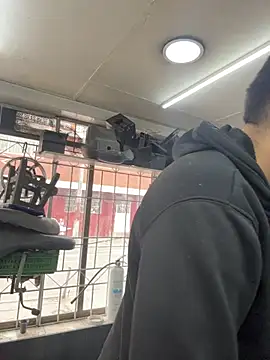 Snapshot of Johan_stick chatting on 12-20-25, 04:10 Johan stick online show from 12-20-25, 04:10