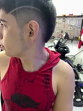 Snapshot of Johan_stick chatting on 12-15-25, 05:08 Johan stick online show from 12-15-25, 05:08