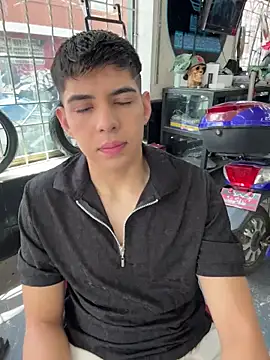 Snapshot of Johan_stick chatting on 01-11-26, 04:25 Johan stick online show from 01-11-26, 04:25