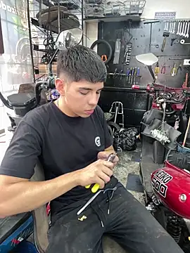 Snapshot of Johan_stick chatting on 12-18-25, 05:28 Johan stick online show from 12-18-25, 05:28