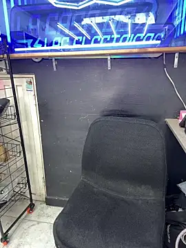 Snapshot of Johan_stick chatting on 12-03-25, 04:28 Johan stick online show from 12-03-25, 04:28