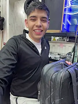 Snapshot of Johan_stick chatting on 12-13-25, 08:04 Johan stick online show from 12-13-25, 08:04