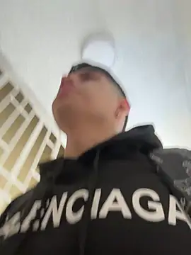 Snapshot of Johan_stick chatting on 01-08-26, 03:29 Johan stick online show from 01-08-26, 03:29