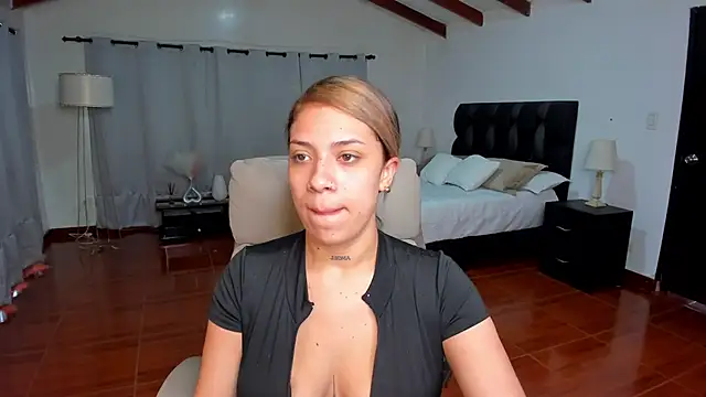 Zara Wolf  online show from 12-20-25, 12:08