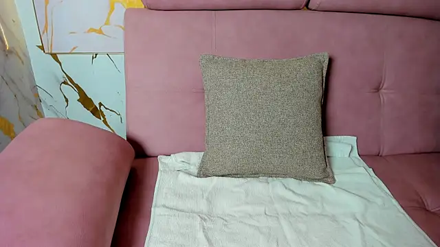 GoldenMusee  online show from 12-17-25, 01:27