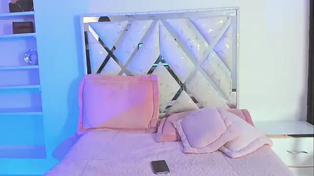 Snapshot of ElenaLauren chatting on 02-07-26, 01:52 ElenaLauren online show from 02-07-26, 01:52