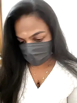 Snapshot of Tamil_Shara chatting on 12-15-25, 04:13 Tamil Shara online show from 12-15-25, 04:13