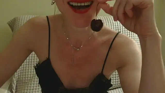 Snapshot of AuroraAG chatting on 06-29-26, 11:15 AuroraAG online show from 06-29-26, 11:15