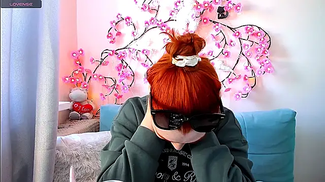 Snapshot of Ungoliant_Kiss chatting on 05-23-26, 01:32 Ungoliant Kiss online show from 05-23-26, 01:32