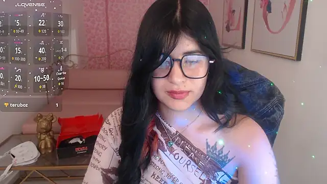 Snapshot of Nina_harpper_ chatting on 02-27-26, 01:00 Nina harpper online show from 02-27-26, 01:00