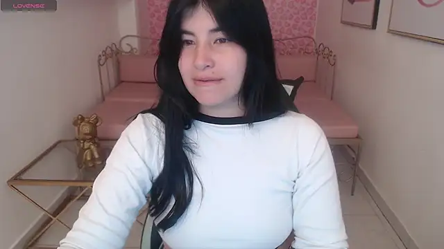 Snapshot of Nina_harpper_ chatting on 01-08-26, 01:06 Nina harpper online show from 01-08-26, 01:06