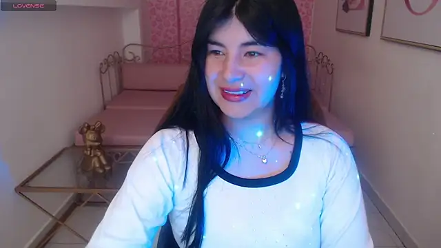 Snapshot of Nina_harpper_ chatting on 12-19-25, 01:46 Nina harpper online show from 12-19-25, 01:46