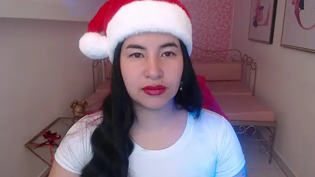 Snapshot of Nina_harpper_ chatting on 12-22-25, 01:22 Nina harpper online show from 12-22-25, 01:22