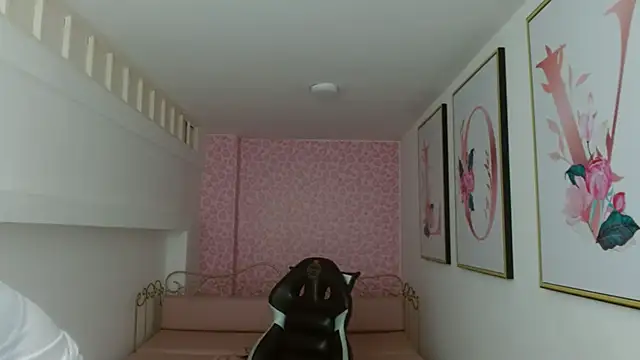 Nina harpper  online show from 04-12-26, 01:42