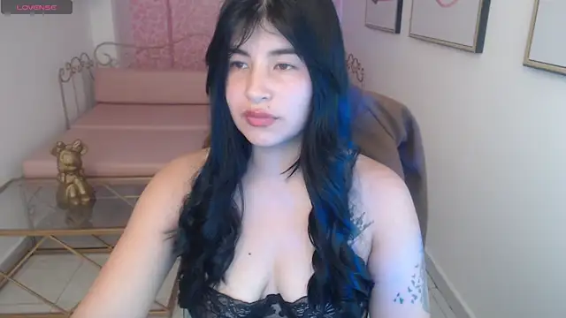 Snapshot of Nina_harpper_ chatting on 02-11-26, 01:00 Nina harpper online show from 02-11-26, 01:00