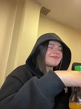 Camila Duarte2 online show from 04-16-26, 09:50