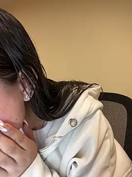 Camila Duarte2 online show from 03-18-26, 01:46