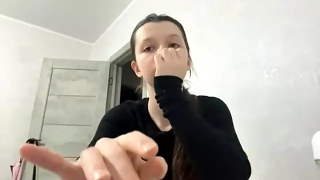 EllieBerrie online show from 12-05-25, 08:17