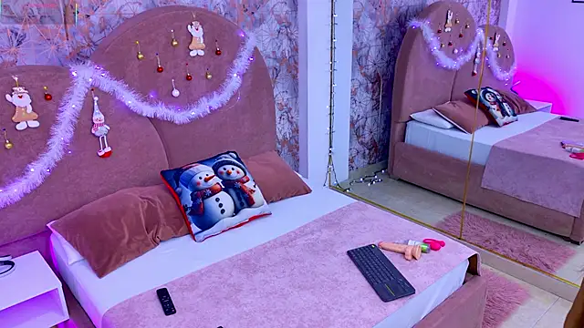 Emaa Vega online show from 12-14-25, 12:11