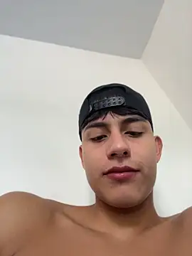 Snapshot of Lander_Cruz chatting on 06-20-26, 02:44 Lander Cruz online show from 06-20-26, 02:44