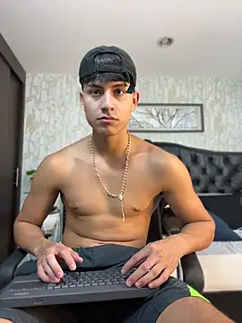 Snapshot of Lander_Cruz chatting on 06-16-26, 07:58 Lander Cruz online show from 06-16-26, 07:58