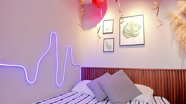 MIAROGGERSS online show from 03-28-26, 04:02