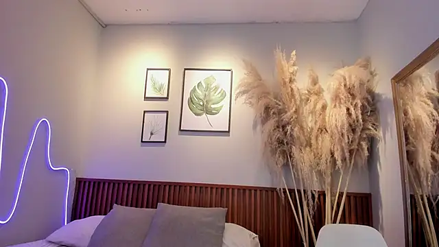 MIAROGGERSS online show from 12-17-25, 03:11